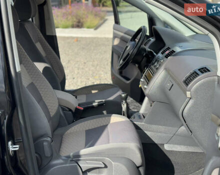 Чорний Фольксваген Туран, об'ємом двигуна 1.4 л та пробігом 220 тис. км за 8350 $, фото 31 на Automoto.ua