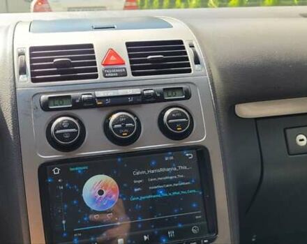 Черный Фольксваген Туран, объемом двигателя 1.97 л и пробегом 248 тыс. км за 8300 $, фото 26 на Automoto.ua