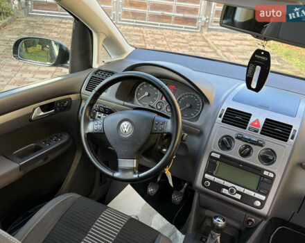 Чорний Фольксваген Туран, об'ємом двигуна 1.4 л та пробігом 148 тис. км за 5999 $, фото 56 на Automoto.ua