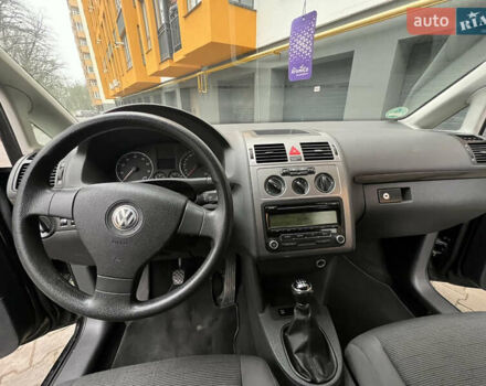 Черный Фольксваген Туран, объемом двигателя 1.6 л и пробегом 180 тыс. км за 8200 $, фото 38 на Automoto.ua