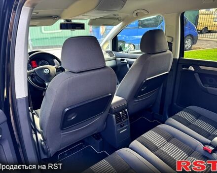 Черный Фольксваген Туран, объемом двигателя 1.6 л и пробегом 224 тыс. км за 8550 $, фото 8 на Automoto.ua