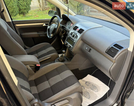 Чорний Фольксваген Туран, об'ємом двигуна 1.4 л та пробігом 148 тис. км за 5999 $, фото 60 на Automoto.ua