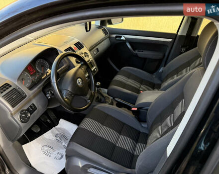 Чорний Фольксваген Туран, об'ємом двигуна 1.4 л та пробігом 148 тис. км за 5999 $, фото 31 на Automoto.ua