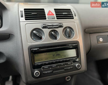 Черный Фольксваген Туран, объемом двигателя 1.6 л и пробегом 180 тыс. км за 8200 $, фото 34 на Automoto.ua