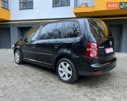 Черный Фольксваген Туран, объемом двигателя 1.6 л и пробегом 180 тыс. км за 8200 $, фото 13 на Automoto.ua