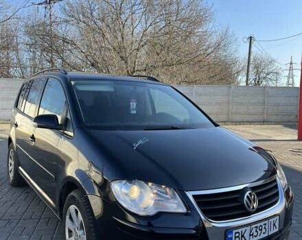 Черный Фольксваген Туран, объемом двигателя 1.9 л и пробегом 353 тыс. км за 6699 $, фото 15 на Automoto.ua