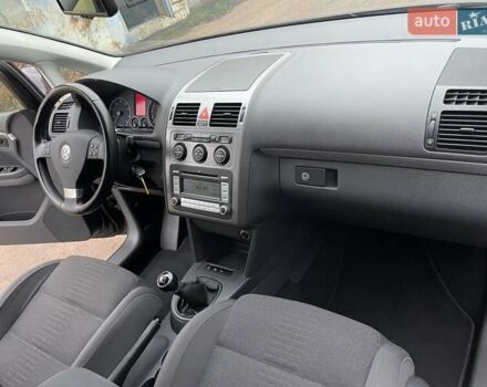 Черный Фольксваген Туран, объемом двигателя 1.4 л и пробегом 194 тыс. км за 6555 $, фото 204 на Automoto.ua