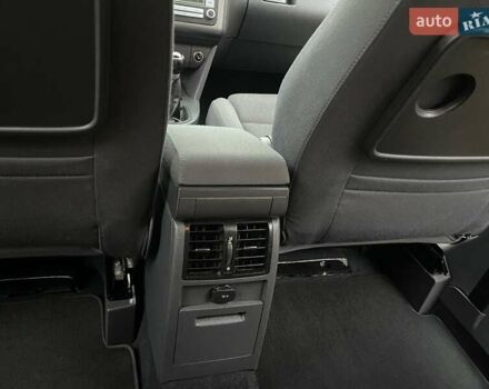 Черный Фольксваген Туран, объемом двигателя 1.4 л и пробегом 194 тыс. км за 6555 $, фото 126 на Automoto.ua