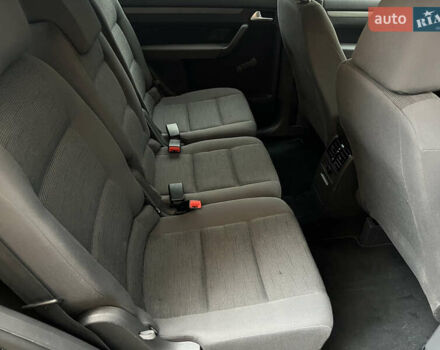 Черный Фольксваген Туран, объемом двигателя 1.6 л и пробегом 180 тыс. км за 8200 $, фото 46 на Automoto.ua