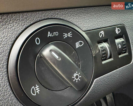 Черный Фольксваген Туран, объемом двигателя 1.4 л и пробегом 190 тыс. км за 7200 $, фото 28 на Automoto.ua