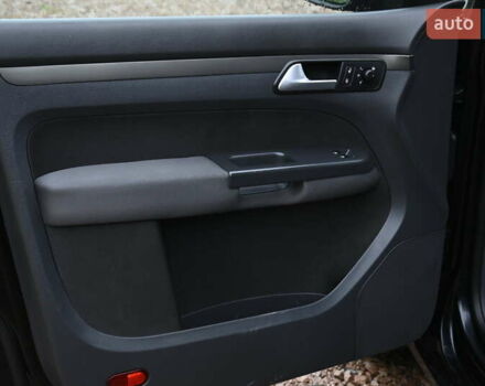 Черный Фольксваген Туран, объемом двигателя 1.6 л и пробегом 152 тыс. км за 7600 $, фото 12 на Automoto.ua