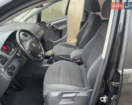 Черный Фольксваген Туран, объемом двигателя 1.4 л и пробегом 194 тыс. км за 6555 $, фото 44 на Automoto.ua