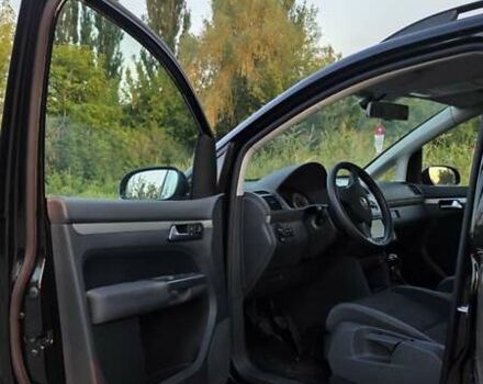 Черный Фольксваген Туран, объемом двигателя 1.4 л и пробегом 194 тыс. км за 7600 $, фото 26 на Automoto.ua