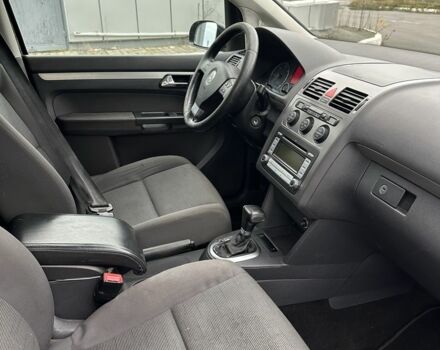 Чорний Фольксваген Туран, об'ємом двигуна 0 л та пробігом 321 тис. км за 3884 $, фото 6 на Automoto.ua