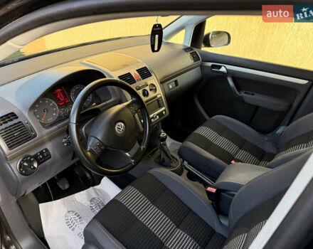 Чорний Фольксваген Туран, об'ємом двигуна 1.4 л та пробігом 148 тис. км за 5999 $, фото 33 на Automoto.ua