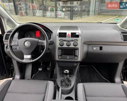 Чорний Фольксваген Туран, об'ємом двигуна 1.6 л та пробігом 147 тис. км за 8400 $, фото 28 на Automoto.ua