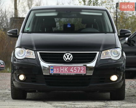 Черный Фольксваген Туран, объемом двигателя 1.6 л и пробегом 152 тыс. км за 7600 $, фото 3 на Automoto.ua