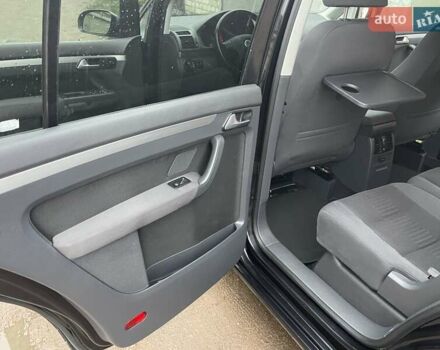 Черный Фольксваген Туран, объемом двигателя 1.4 л и пробегом 194 тыс. км за 6555 $, фото 117 на Automoto.ua