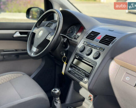 Чорний Фольксваген Туран, об'ємом двигуна 1.4 л та пробігом 220 тис. км за 8350 $, фото 32 на Automoto.ua