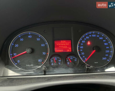 Черный Фольксваген Туран, объемом двигателя 1.6 л и пробегом 180 тыс. км за 8200 $, фото 47 на Automoto.ua
