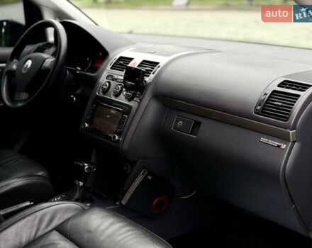 Чорний Фольксваген Туран, об'ємом двигуна 1.97 л та пробігом 279 тис. км за 8800 $, фото 33 на Automoto.ua