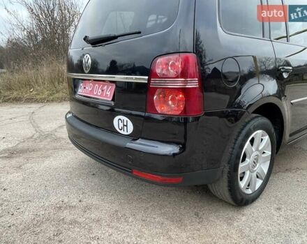 Черный Фольксваген Туран, объемом двигателя 1.4 л и пробегом 194 тыс. км за 6555 $, фото 93 на Automoto.ua