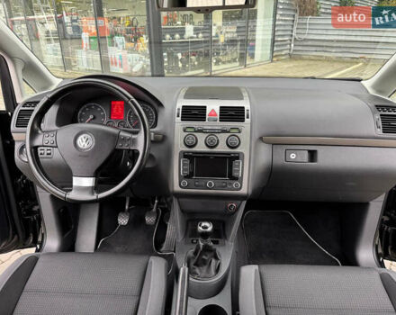 Черный Фольксваген Туран, объемом двигателя 1.4 л и пробегом 190 тыс. км за 7200 $, фото 19 на Automoto.ua