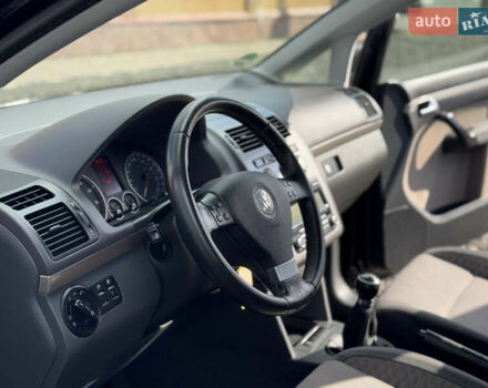 Чорний Фольксваген Туран, об'ємом двигуна 1.4 л та пробігом 220 тис. км за 8350 $, фото 25 на Automoto.ua