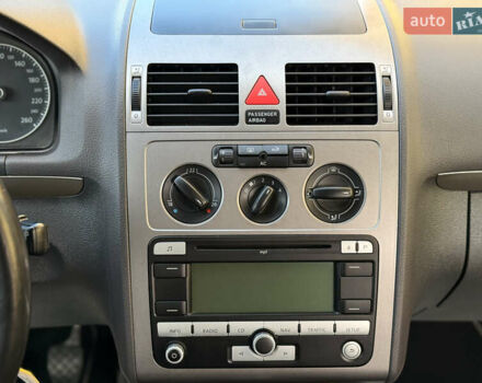 Чорний Фольксваген Туран, об'ємом двигуна 1.4 л та пробігом 148 тис. км за 5999 $, фото 58 на Automoto.ua