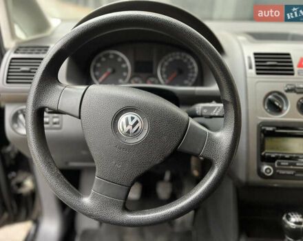 Черный Фольксваген Туран, объемом двигателя 1.6 л и пробегом 180 тыс. км за 8200 $, фото 33 на Automoto.ua