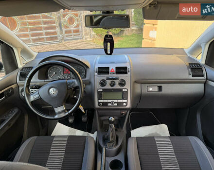 Чорний Фольксваген Туран, об'ємом двигуна 1.4 л та пробігом 148 тис. км за 5999 $, фото 51 на Automoto.ua