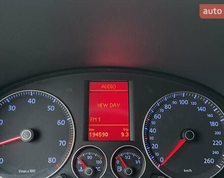 Черный Фольксваген Туран, объемом двигателя 1.4 л и пробегом 194 тыс. км за 6555 $, фото 109 на Automoto.ua