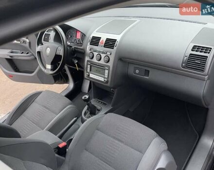 Черный Фольксваген Туран, объемом двигателя 1.4 л и пробегом 194 тыс. км за 6555 $, фото 214 на Automoto.ua