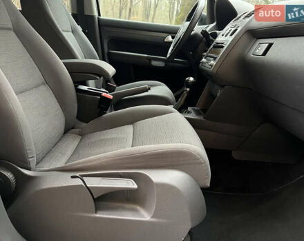 Черный Фольксваген Туран, объемом двигателя 1.6 л и пробегом 180 тыс. км за 8200 $, фото 42 на Automoto.ua