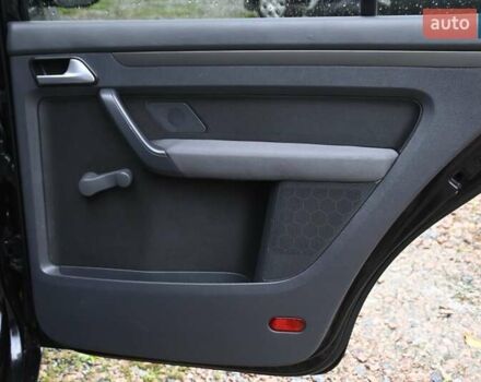 Черный Фольксваген Туран, объемом двигателя 1.6 л и пробегом 152 тыс. км за 7600 $, фото 22 на Automoto.ua