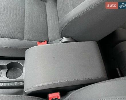 Черный Фольксваген Туран, объемом двигателя 1.4 л и пробегом 194 тыс. км за 6555 $, фото 56 на Automoto.ua