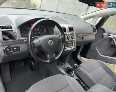 Черный Фольксваген Туран, объемом двигателя 1.4 л и пробегом 194 тыс. км за 6555 $, фото 39 на Automoto.ua