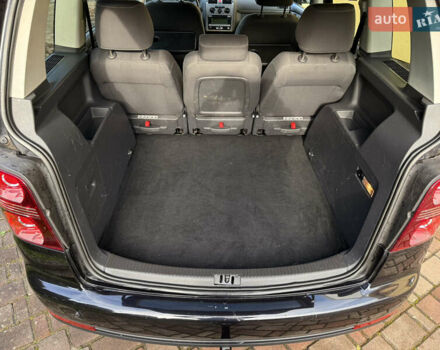 Чорний Фольксваген Туран, об'ємом двигуна 1.4 л та пробігом 148 тис. км за 5999 $, фото 45 на Automoto.ua