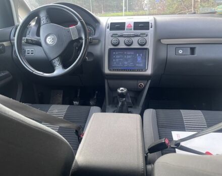 Черный Фольксваген Туран, объемом двигателя 0 л и пробегом 354 тыс. км за 3750 $, фото 4 на Automoto.ua