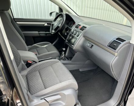 Черный Фольксваген Туран, объемом двигателя 1.4 л и пробегом 203 тыс. км за 6550 $, фото 16 на Automoto.ua