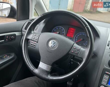 Черный Фольксваген Туран, объемом двигателя 1.4 л и пробегом 194 тыс. км за 6555 $, фото 110 на Automoto.ua