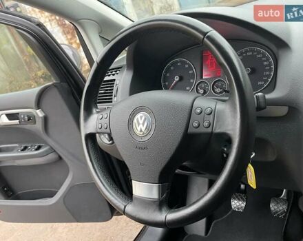Черный Фольксваген Туран, объемом двигателя 1.4 л и пробегом 194 тыс. км за 6555 $, фото 60 на Automoto.ua