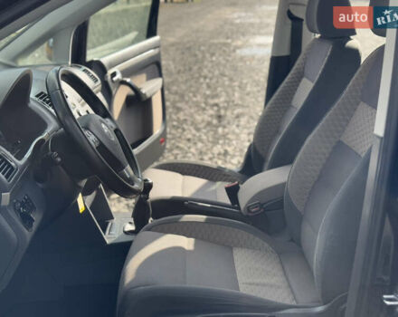 Чорний Фольксваген Туран, об'ємом двигуна 1.4 л та пробігом 220 тис. км за 8350 $, фото 24 на Automoto.ua