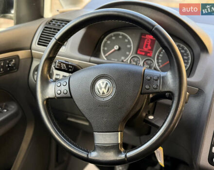 Чорний Фольксваген Туран, об'ємом двигуна 1.4 л та пробігом 148 тис. км за 5999 $, фото 55 на Automoto.ua