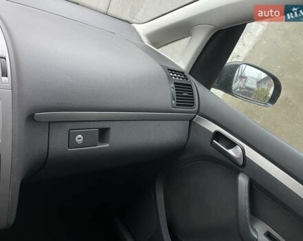 Черный Фольксваген Туран, объемом двигателя 1.4 л и пробегом 194 тыс. км за 6555 $, фото 57 на Automoto.ua