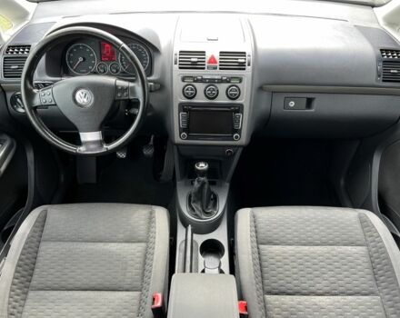 Черный Фольксваген Туран, объемом двигателя 1.4 л и пробегом 203 тыс. км за 6550 $, фото 12 на Automoto.ua