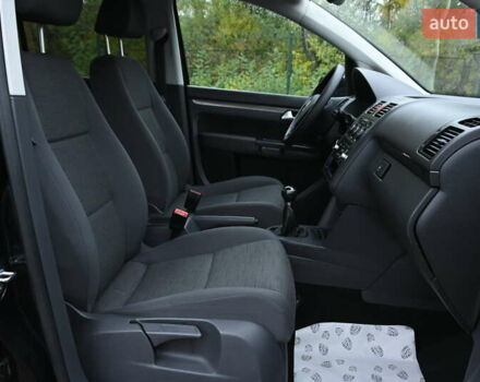 Черный Фольксваген Туран, объемом двигателя 1.6 л и пробегом 152 тыс. км за 7600 $, фото 29 на Automoto.ua