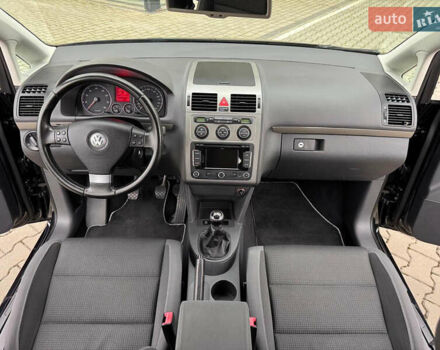 Черный Фольксваген Туран, объемом двигателя 1.4 л и пробегом 190 тыс. км за 7200 $, фото 20 на Automoto.ua