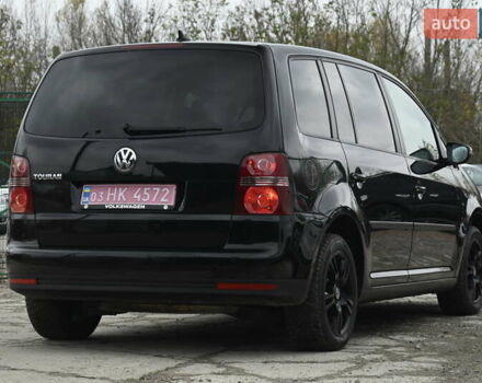 Черный Фольксваген Туран, объемом двигателя 1.6 л и пробегом 152 тыс. км за 7600 $, фото 10 на Automoto.ua