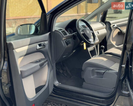 Чорний Фольксваген Туран, об'ємом двигуна 1.4 л та пробігом 220 тис. км за 8350 $, фото 22 на Automoto.ua